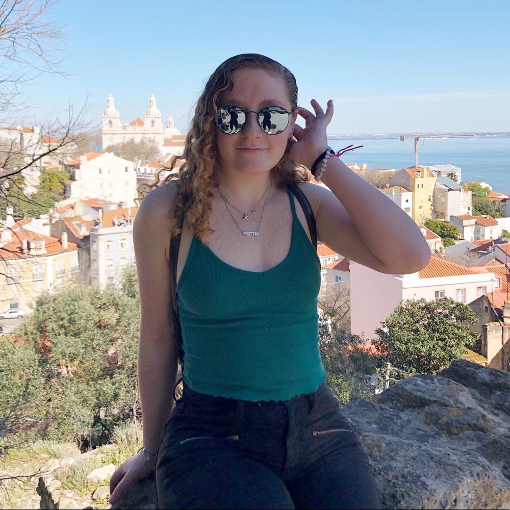 Meet your Posher, Adina